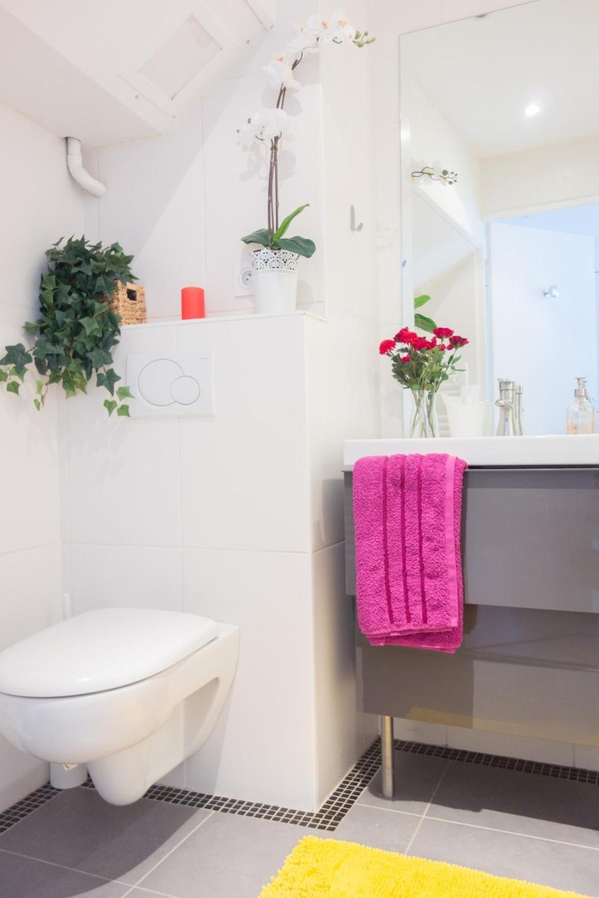 Modern And Bright Bastille Le Marais Apartment