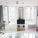 Modern And Bright Studio Bastille Le Marais