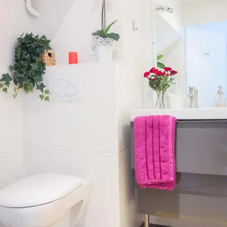 Modern And Bright Bastille Le Marais Apartment