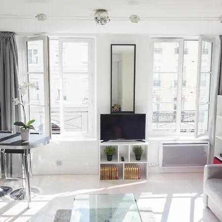 Modern And Bright Bastille Le Marais Apartment *